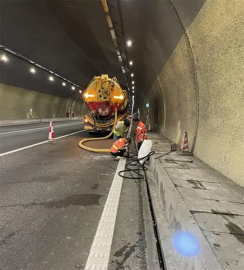 郏县隧道排水渠清淤